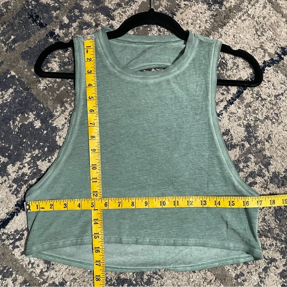 Lululemon Green Barry’s Collab Cut Back Tank Top Size 4 - Picture 8 of 8
